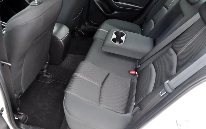 Mazda 3 cena 68800 przebieg: 90000, rok produkcji 2018 z Tarnobrzeg małe 781